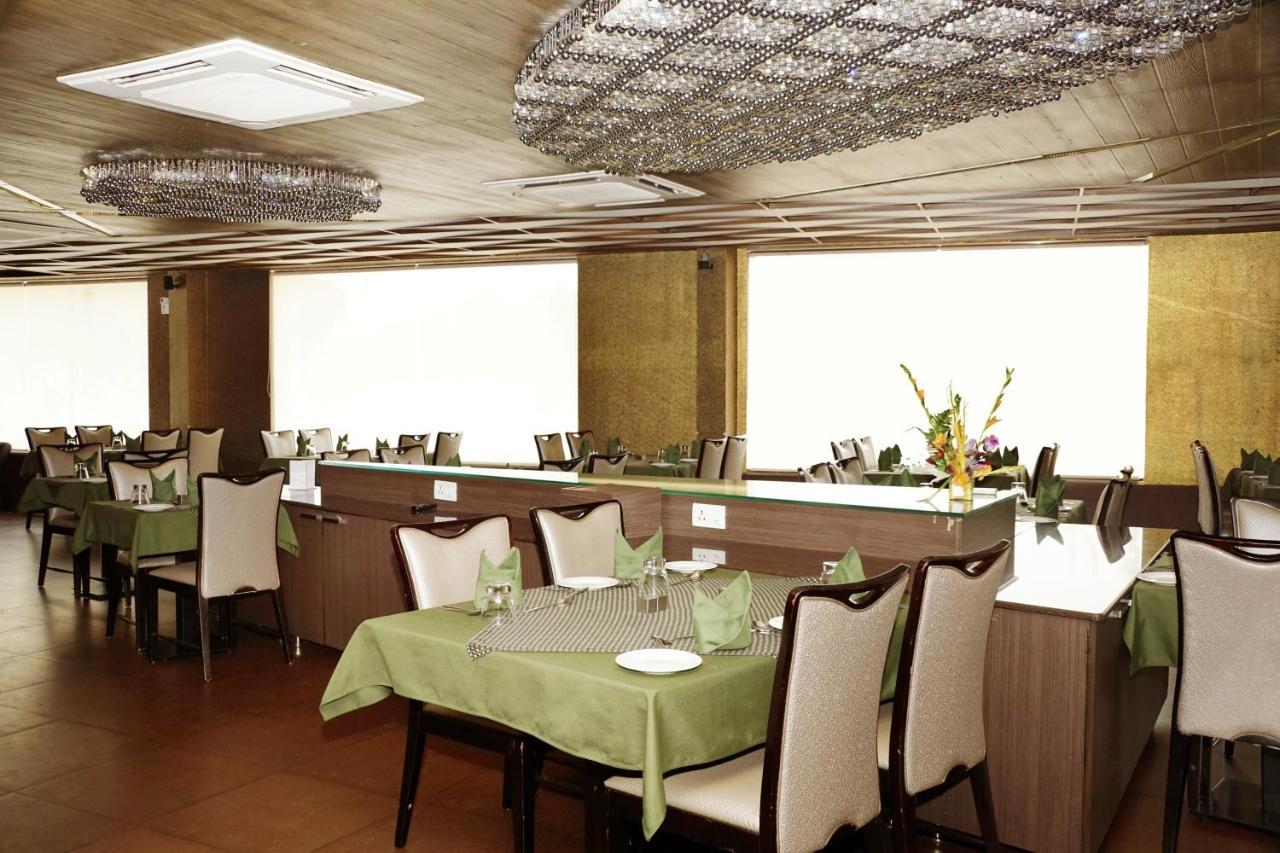 Hotel Gormoh Ахмедабад Екстериор снимка