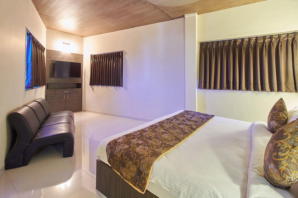 Hotel Gormoh Ахмедабад Екстериор снимка