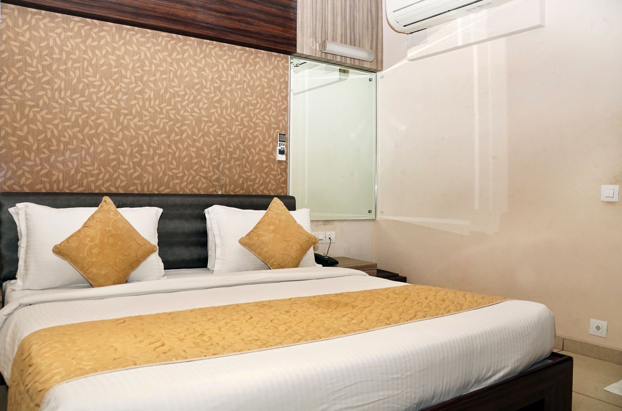 Hotel Gormoh Ахмедабад Екстериор снимка